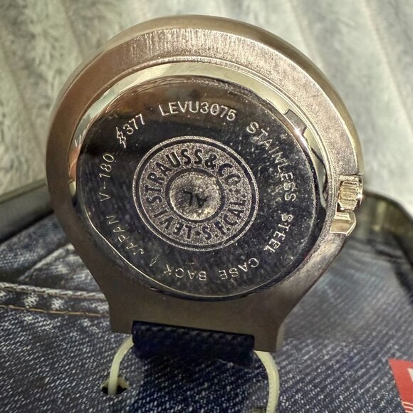 VTG Levi's Pocket Watch Clip Stainless Steel Navy Blue Quartz Tin Gift Box Japan - Picture 4 of 10